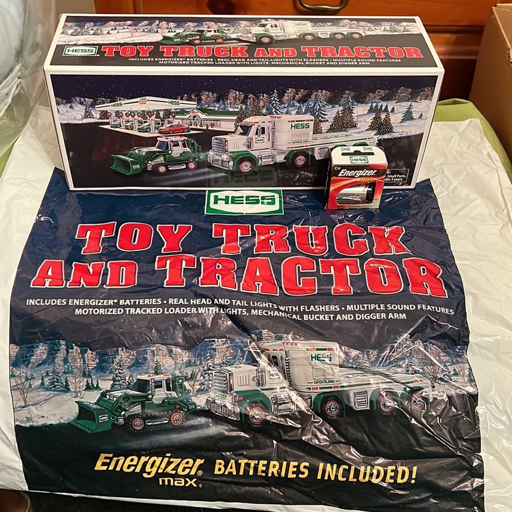 Hess 2013 toy truck and tractor UNOPENED